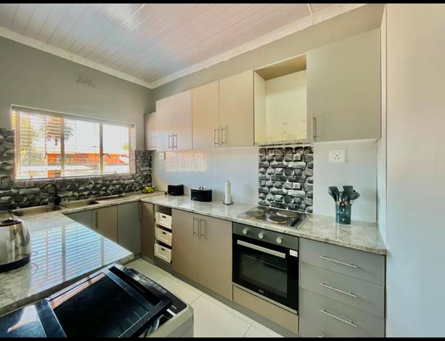 2 BEDROOM APARTMENT FOR SALE IN FLORIDA LAKE